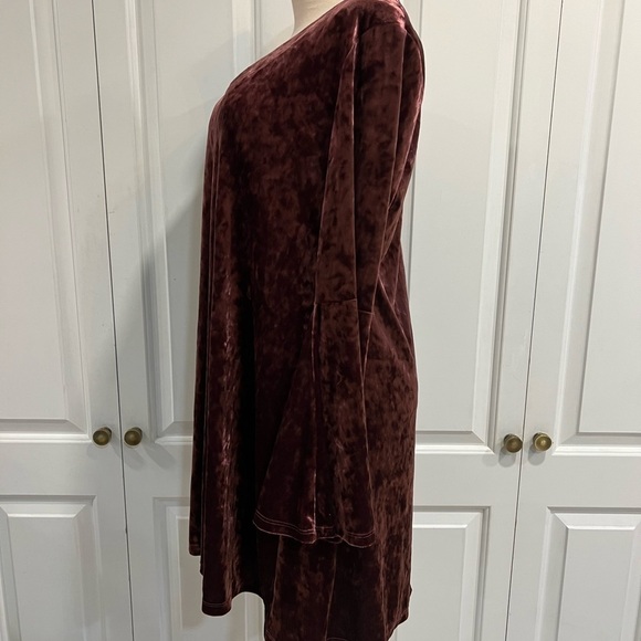 A.n.a Velvety Mauve Shift Dress with a Little Sparkle and Long Bell Sleeves. - Picture 6 of 13
